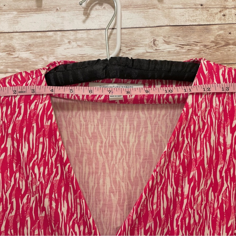 Diane Von Furstenberg New Julian Two wrap dress 100% silk. Hot Pink white Size 6 - Picture 2 of 15
